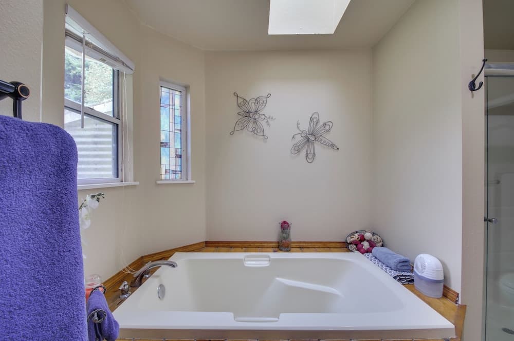 Coastal Retreat Near Redwoods & 2 Miles to Beach!