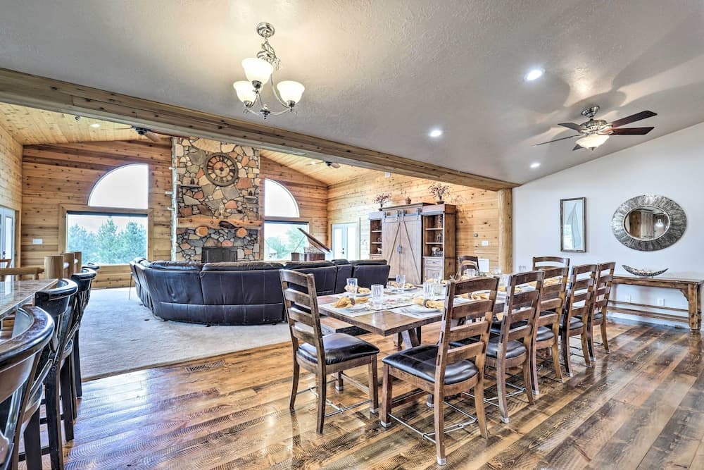 Luxe Heber City Cabin + Hot Tub & Guest House