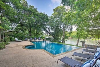 Guadalupe River Paradise w/ Hot Tub, Dock & Kayaks