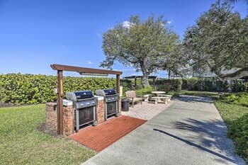 Sunny Siesta Key Condo w/ Beach Access + Pool!