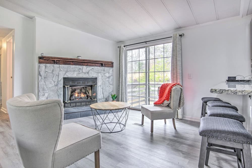 Cozy Asheville Cottage w/ Grill & Fire Pit!