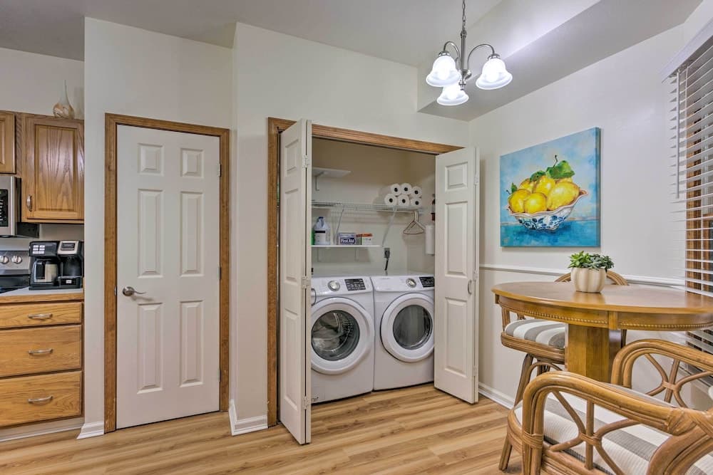 Blue Ridge Mtn Views: Condo w/ Furnished Balcony