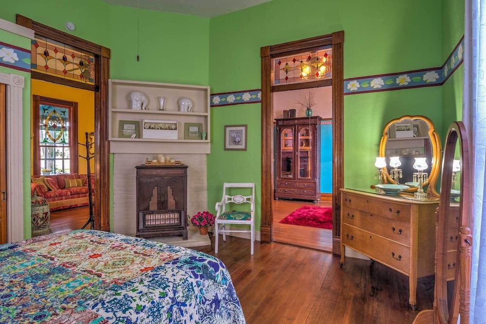 Russellville House w/ Garden - Walk to Main Street