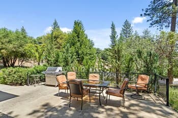 Deer Run - Lovely Home With Spacious Deck 4 Bedroom Home