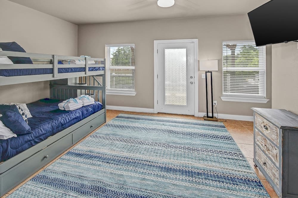 Algun Dia - Plush Family-friendly Home - A Block From Beach