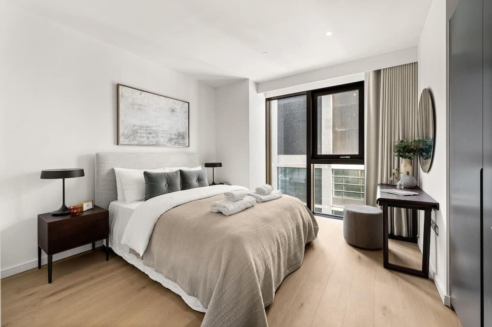 Deluxe two Bedroom Apartment in London s Canary Wharf