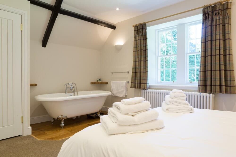 Luxury Lodge With Garden in the Grade II Listed Netherby Hall