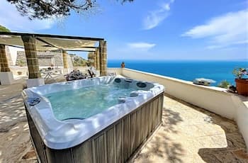 Stone House With Outdoor Jacuzzi on the Cliffs A