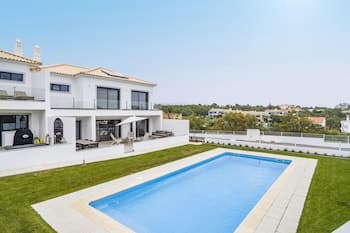 Luxury 4 Bedroom Villa Near Quinta do Lago