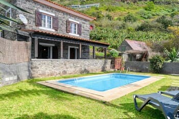 Traditional House With 4 Bedrooms Garden and Private Pool