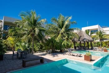 Spacious and Private Retreat 1 Block From the Beach in Progreso East