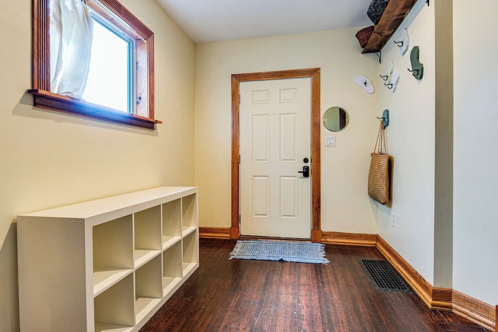 Cozy Indianapolis Vacation Rental w/ Micro Farm!