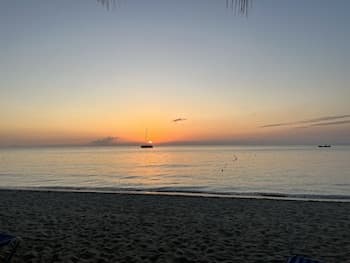 Seacret Studios - Cozy Jamaican Retreat Apts by Redawning