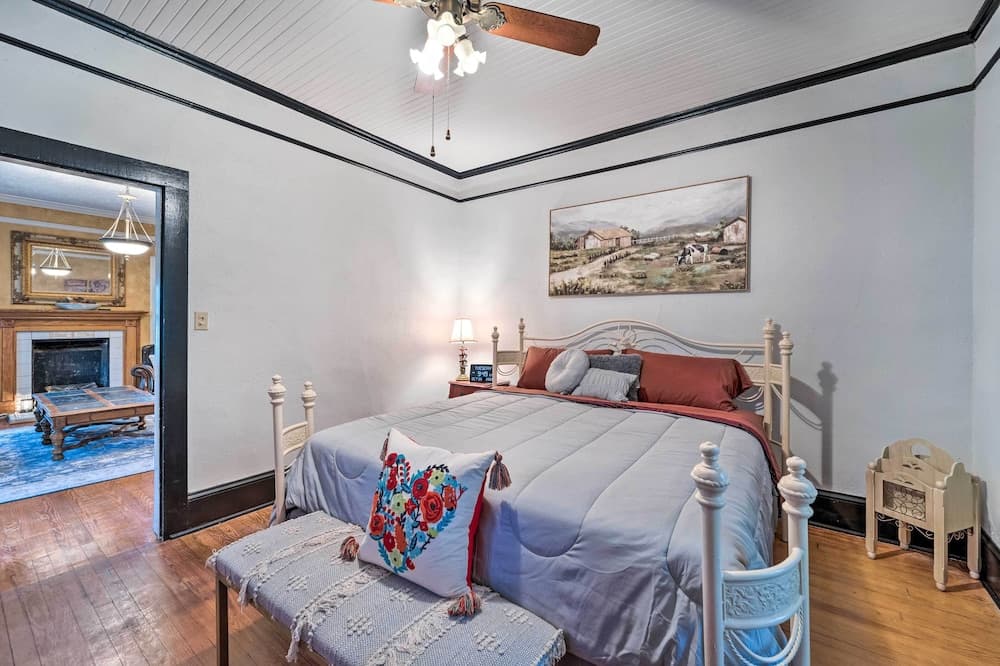 Burgaw House w/ Large Covered Porch & Swing!