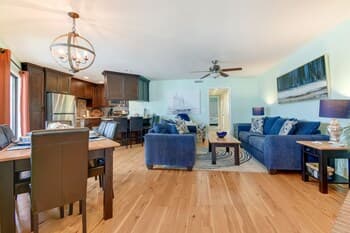 Little River Condo w/ Balcony: Pool & Hot Tub!