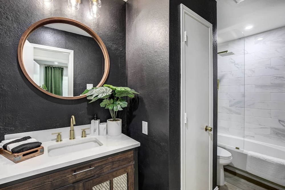 Stylish Allen Home Near Watters Creek Village