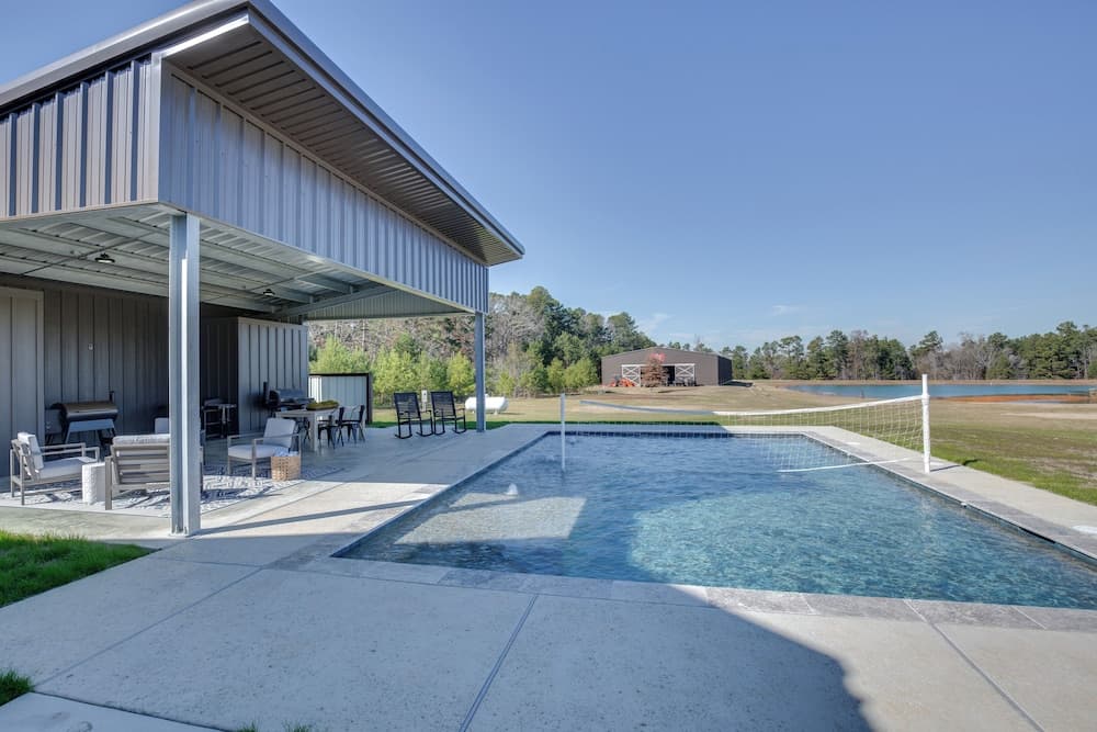 Modern Kennard Cabin w/ 3 Casitas - Walk to Pond!