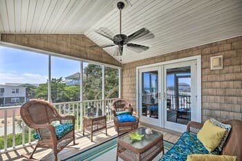Emerald Isle Getaway w/ Ocean View: Nearby Beach!