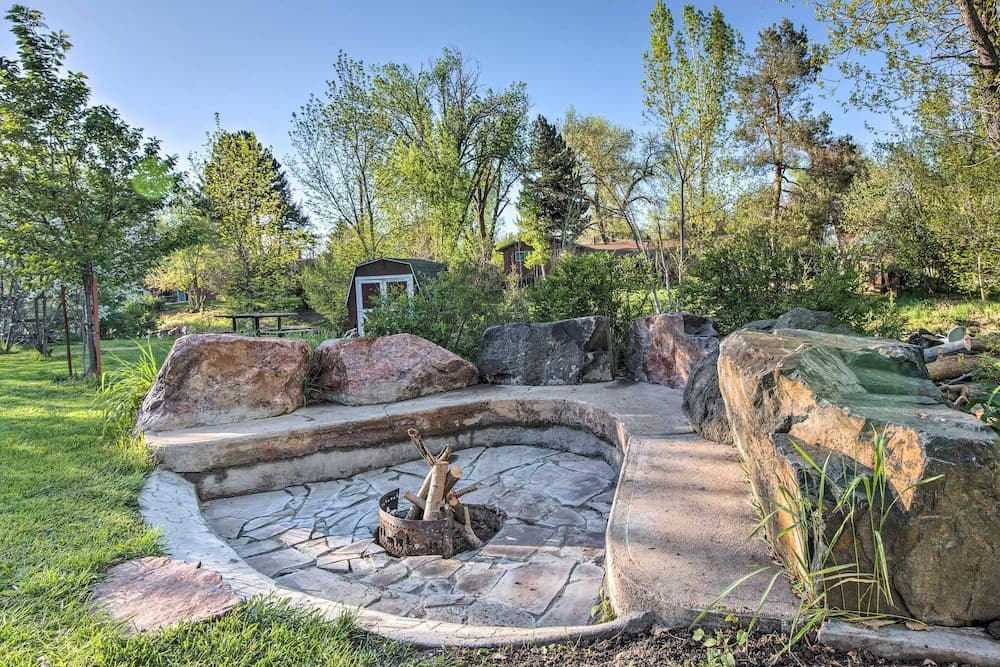 11 Mi to Denver Zoo: Lakewood Studio w/ Fire Pit!