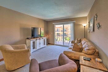 Cozy Condo w/ Resort Perks - Half Mi to Beach!