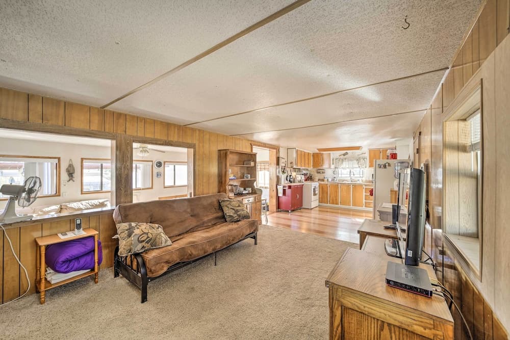 Roosevelt Retreat w/ Fire Pit ~ 3 Mi to Lake!