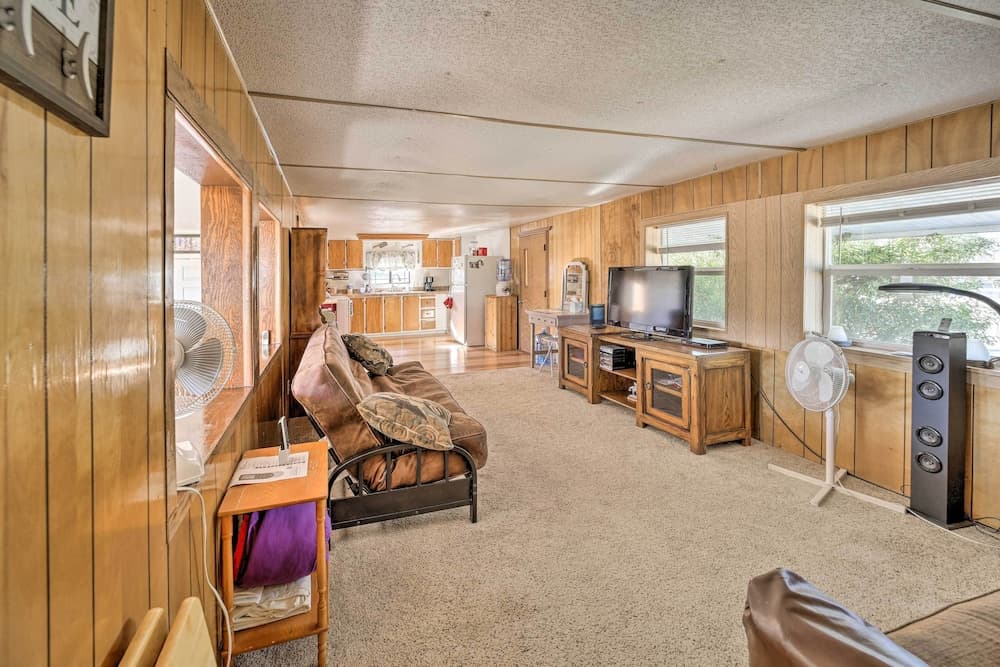 Roosevelt Retreat w/ Fire Pit ~ 3 Mi to Lake!