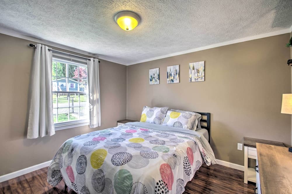 Dog-friendly Fayetteville Home w/ Hot Tub!