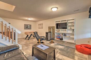 Year-round Getaway < 1 Mi to Skiing + Waterpark!