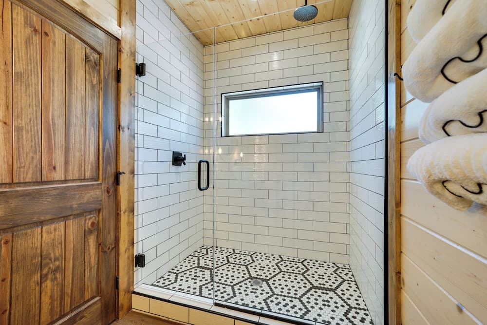 Family-friendly Broken Bow Cabin Rental w/ Hot Tub