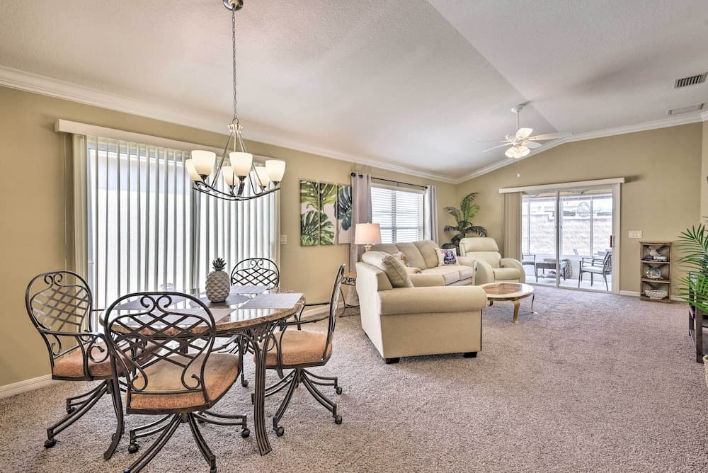 Sunny Courtyard Villa w/ Patio: Golf & Dine!