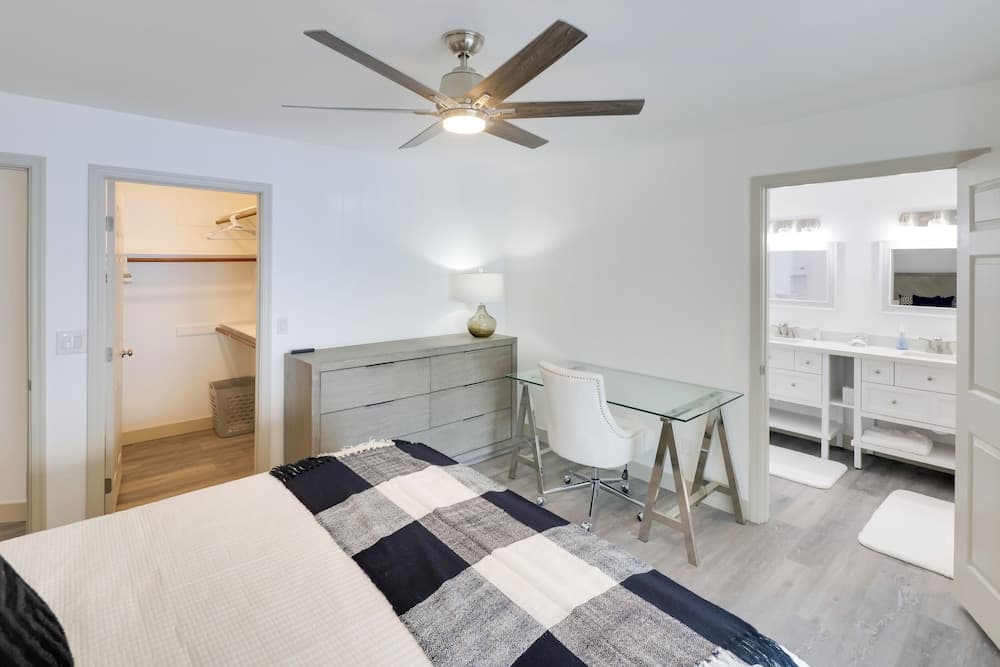 Putting Green, Pool Access: Lake Havasu City Home!