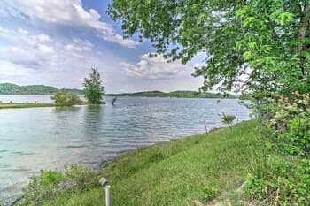Quaint Cabin w/ Covered Porch on Douglas Lake