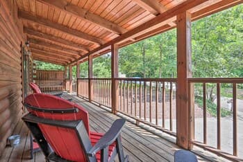 Cabin w/ Deck + Fireplace <3 Mi to Dollywood!