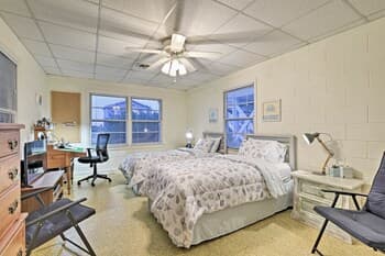 Pet-friendly Second Row House Steps to Beach!