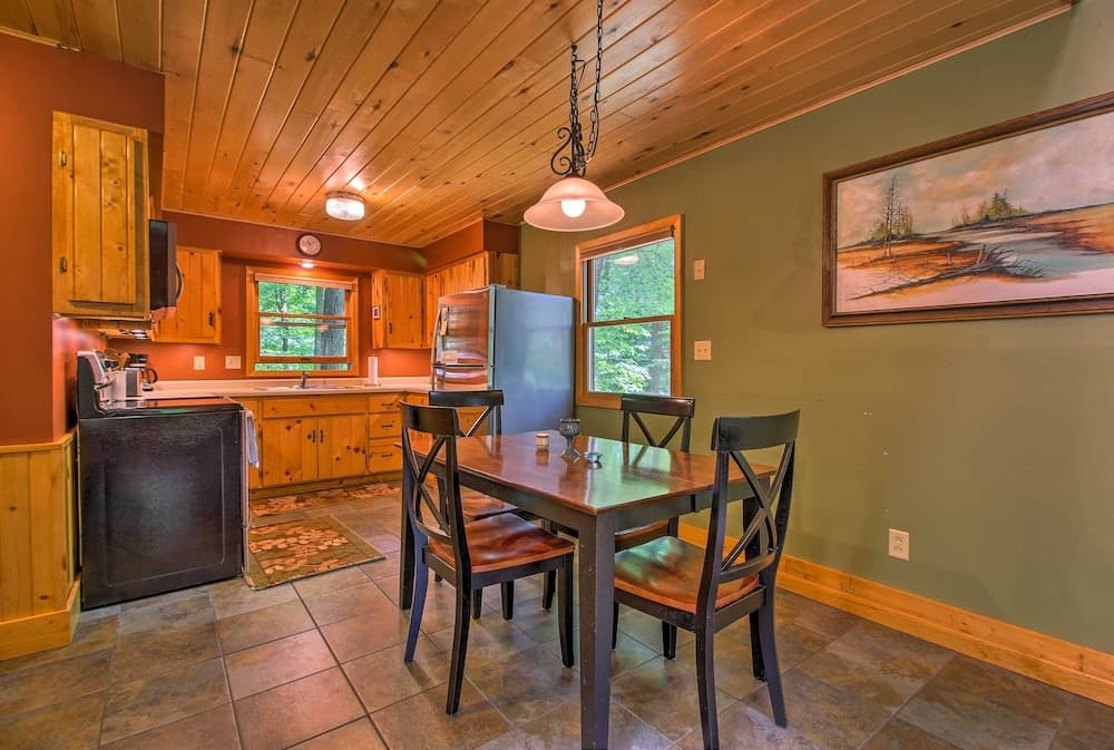 Trout Lake Cabin w/ Private Dock, Kayaks & Loft!