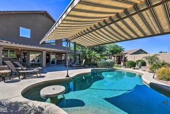 'the Cactus Ranch House' W/pool & Outdoor Kitchen!