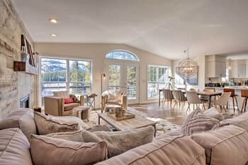 Nomad Haus w/ Mtn Views & Deck - 25 Mi to Breck!