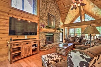 Expansive Smoky Mountain Retreat w/ Hot Tub & Deck