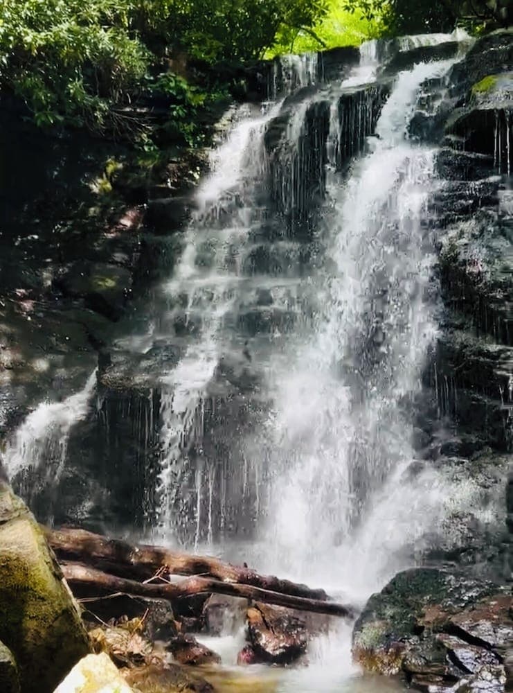 Luxe Lodge Near Smoky Mountains: Views & Hot Tub!