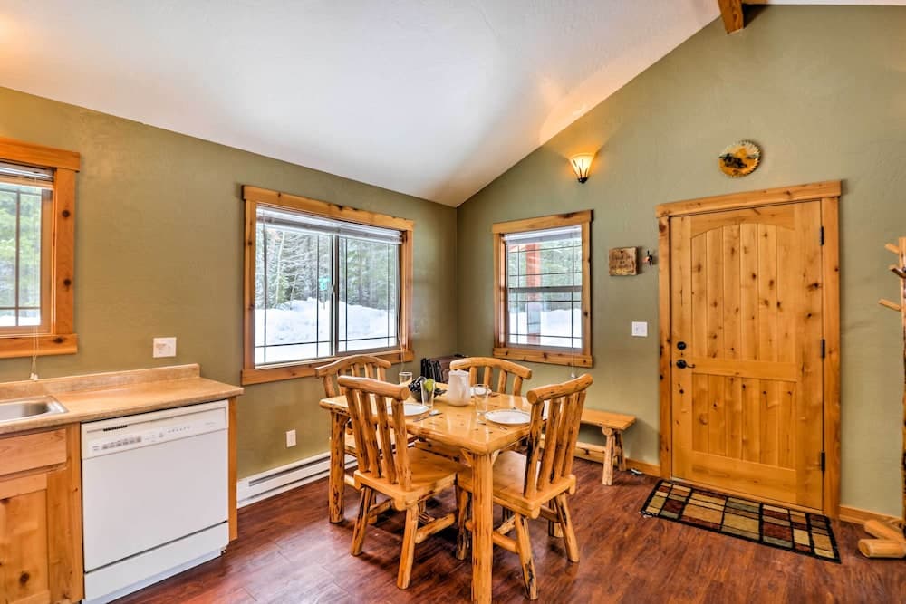 Hungry Horse Cabin: 11 Mi to Glacier National Park