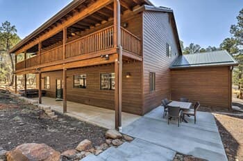 Spacious Pinetop-lakeside Home W/hot Tub on 1 Acre
