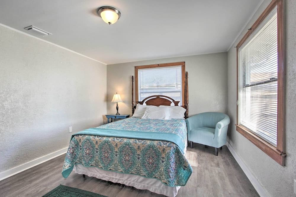 Live Like a Local - Bayfront Panama City Home