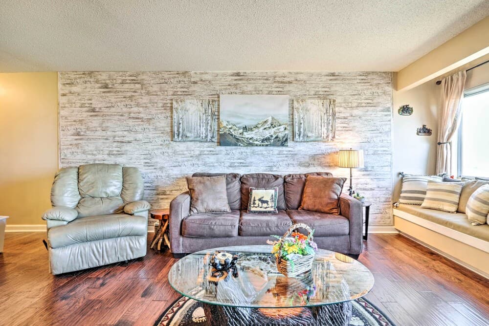 Gatlinburg Condo w/ Pool, Hot Tub, & Mtn Views!