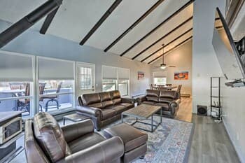 Golf Retreat w/ Deck & Resort Perks, 5 Mi to Town!