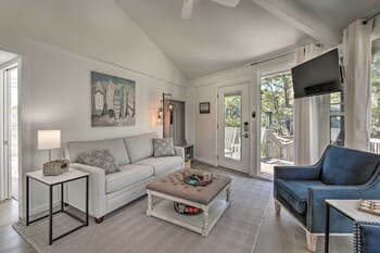 Airy Treehouse w/ Bikes; Walk to Harbour Town!