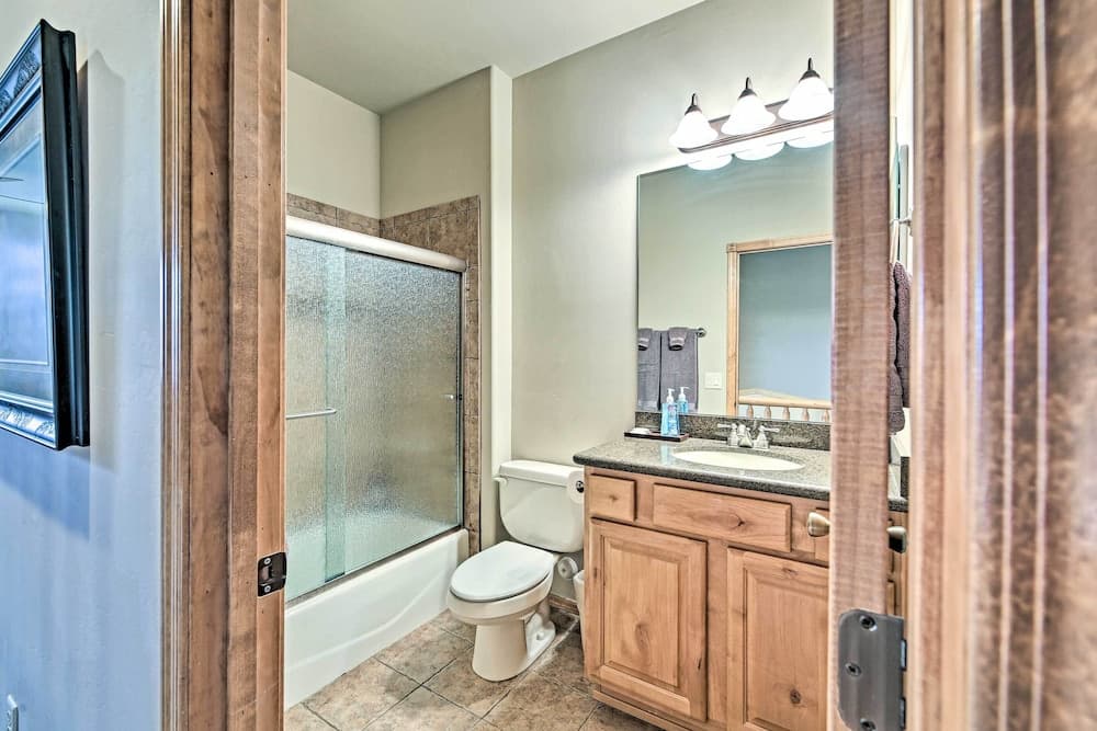 < 1 Mi to Torreon Golf Club: Show Low Condo