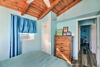 Pet-friendly Townhome, 2 Blocks to Atlantic Beach!