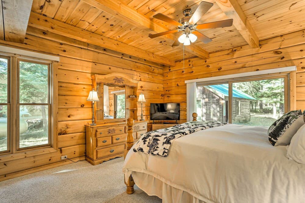 Bayfield Cabin w/ Wraparound Deck & Fire Pit