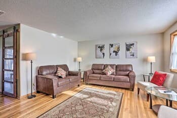 Comfy Neighborhood Home - Walk to Canyon Lake Park