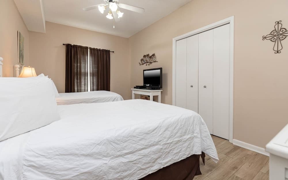 Phoenix Iv 4125 3 Bedroom Condo by Redawning